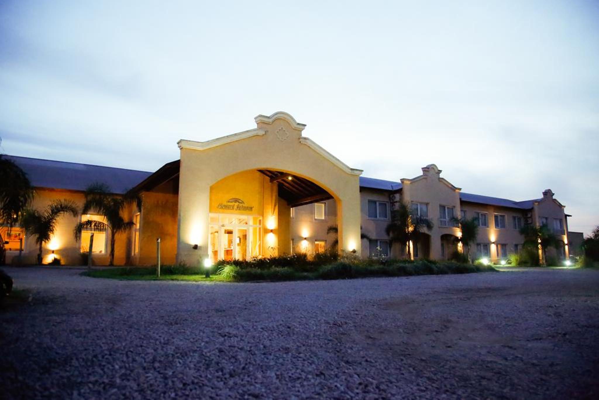 Hotel Howard Johnson トレンケ・ラウケン エクステリア 写真