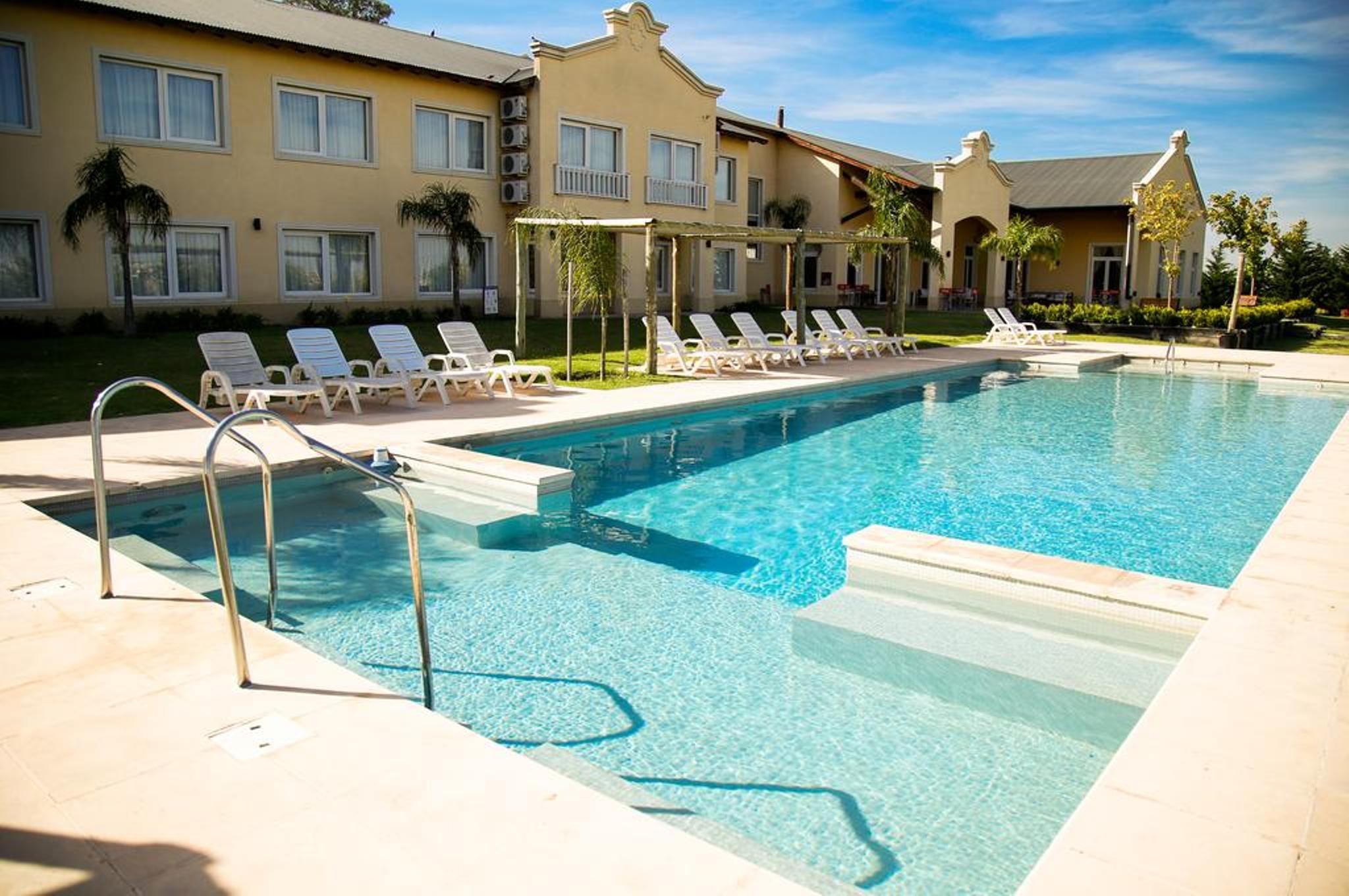 Hotel Howard Johnson トレンケ・ラウケン エクステリア 写真
